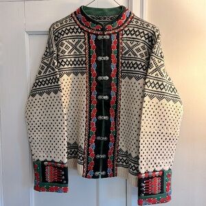 Beautiful black and cream Norwegian sweater. Size L-XL.